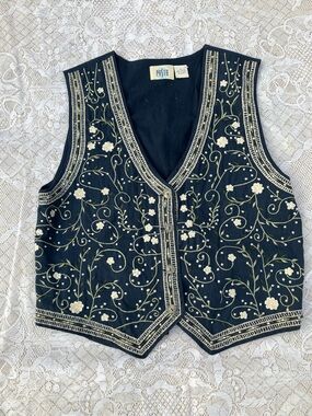 American Vintage Black Embroidered Floral V-Neck Tunic Vest